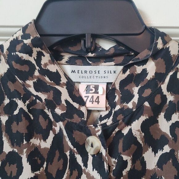 SILK Blouse! Animal Print, Size S, Excellent Condition! - Picture 2 of 4